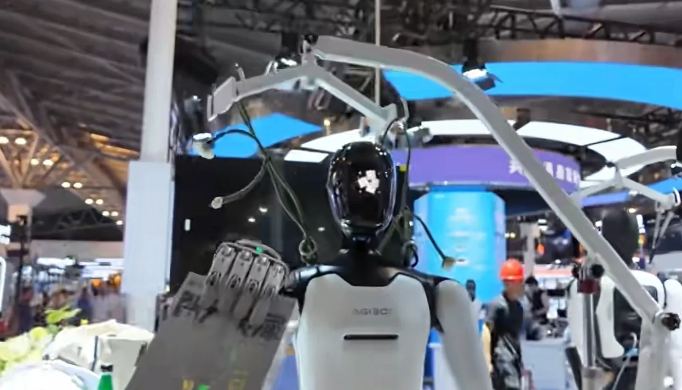 Agibot Yuanzheng A3 Ultra full-size humanoid robot, 174 cm, at WAIC 2026 Shanghai